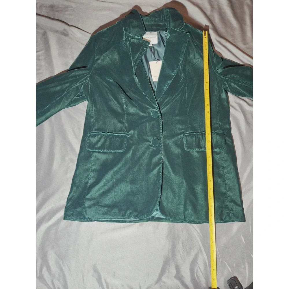 Gibson & Latimer Velvet Notch Lapel Front Coordinating Blazer in Green Size: MED
